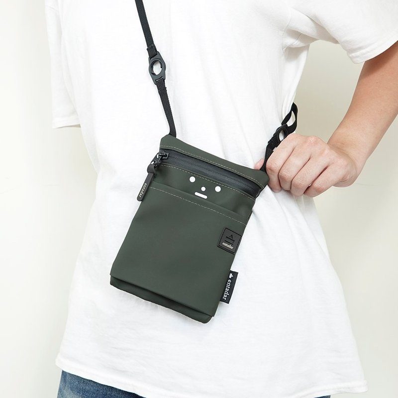 Breakwater mobile phone/passport bag-Christmas green little face special edition - ที่เก็บพาสปอร์ต - วัสดุกันนำ้ สีเขียว