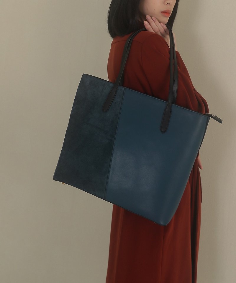 Stitching design classic business shoulder bag navy blue - กระเป๋าคลัทช์ - หนังแท้ สีน้ำเงิน