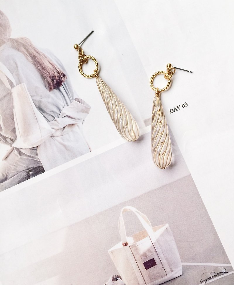 La Don - Retro Long Puff Sleeve / Ear Clamp - Earrings & Clip-ons - Resin Gold