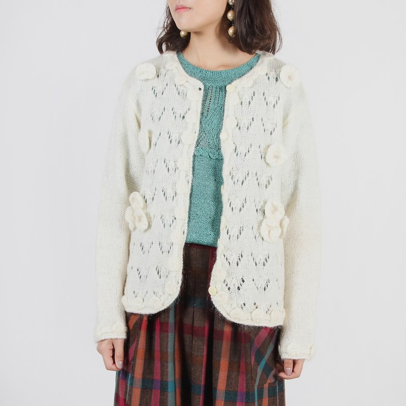 [Egg Plant Vintage] Snow Country Stream Knitted Cardigan Jacket - สเวตเตอร์ผู้หญิง - เส้นใยสังเคราะห์ ขาว