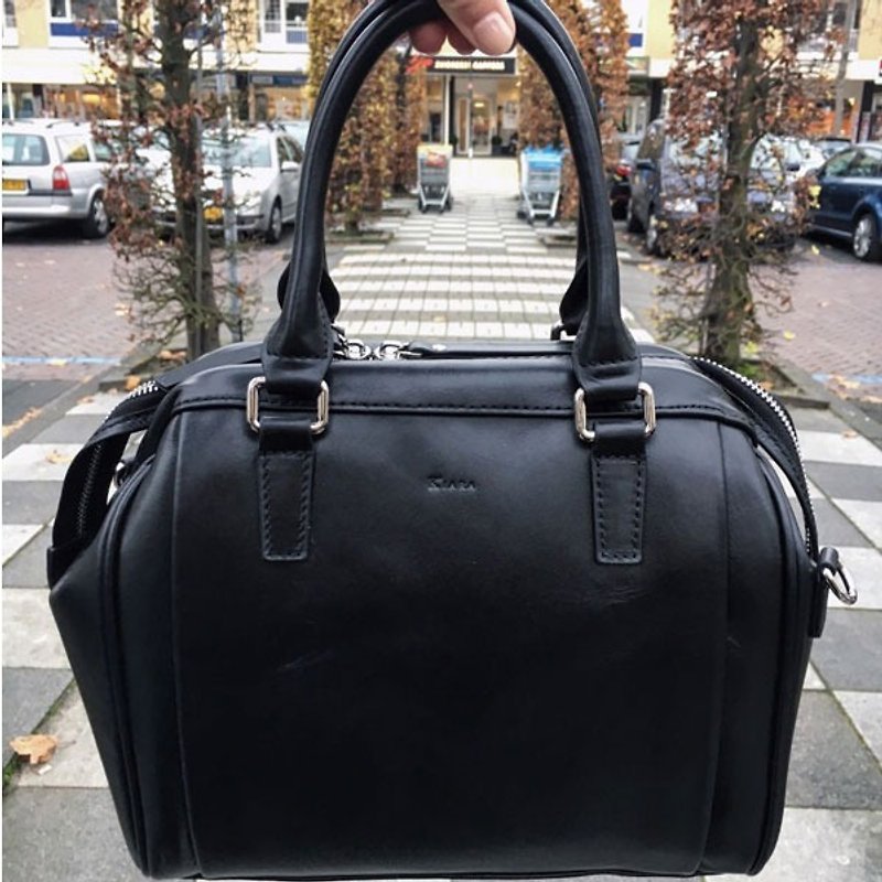 Italian Leather Bag / Camera Bag Black Handbag Doctor Bag Original Design Shoulder Bag - กระเป๋าแมสเซนเจอร์ - หนังแท้ สีดำ
