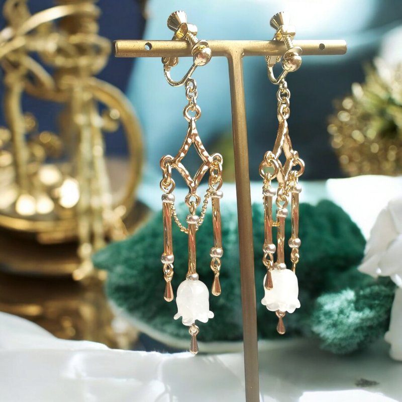 Elegant Chandelier – Glamorous Fringe Design - Earrings & Clip-ons - Glass White