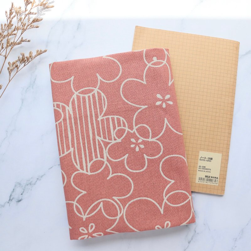 【花 はな】布書衣 書衣 可調式書衣 日本進口布 - 書衣/書套 - 棉．麻 粉紅色