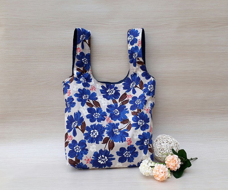 [Green shopping bag] Japanese blue flowers - Japan and South Korea fabric - กระเป๋าเครื่องสำอาง - ผ้าฝ้าย/ผ้าลินิน สีน้ำเงิน