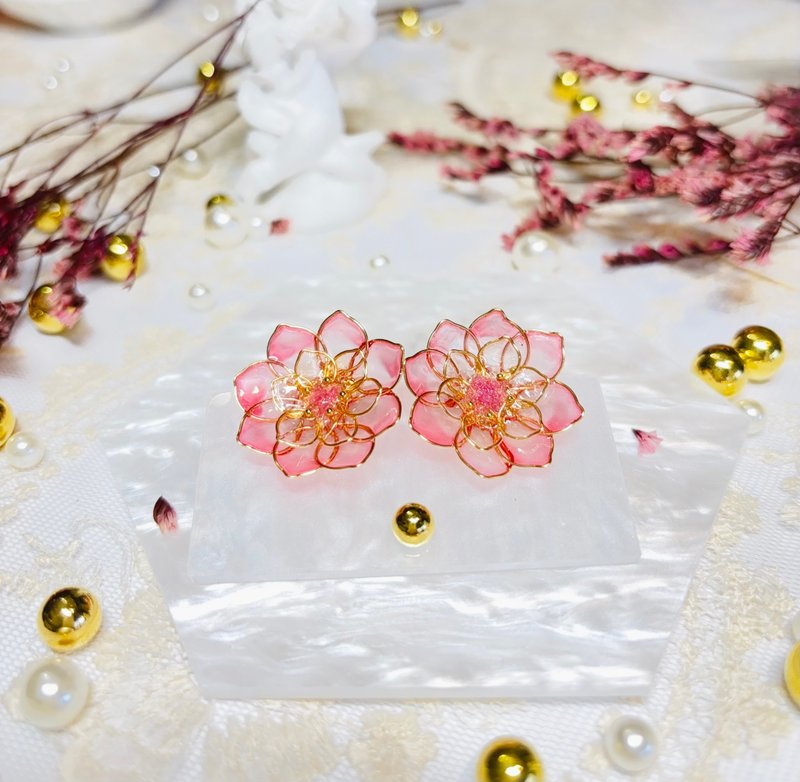 Pink resin petal earrings - Earrings & Clip-ons - Resin Pink