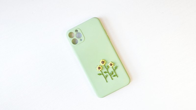 Little Fresh Handmade Clay Sunflower iPhone Case (iPhone 11 pro max) - เคส/ซองมือถือ - ดินเหนียว 