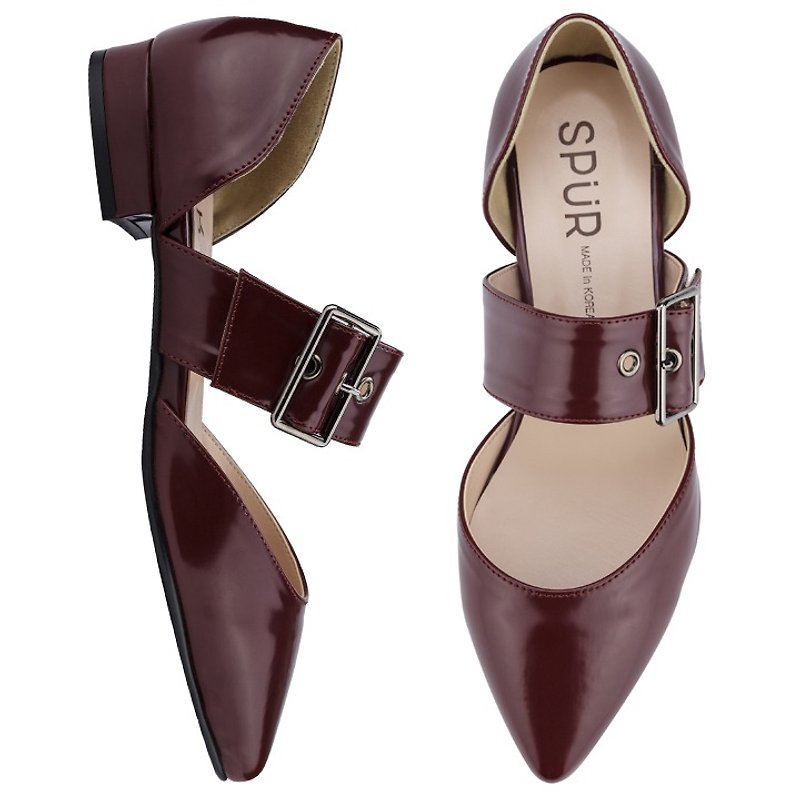 PRE-ORDER – SPUR CHIC BELT DORSAY FLATS LS8029 WINE - รองเท้าลำลองผู้หญิง - วัสดุอื่นๆ 