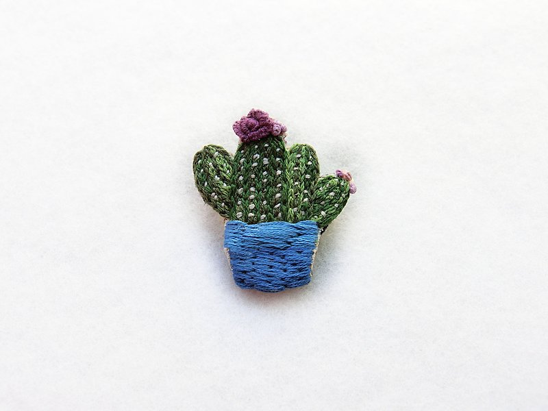 Cactus hand embroidered pin - เข็มกลัด - งานปัก สีเขียว