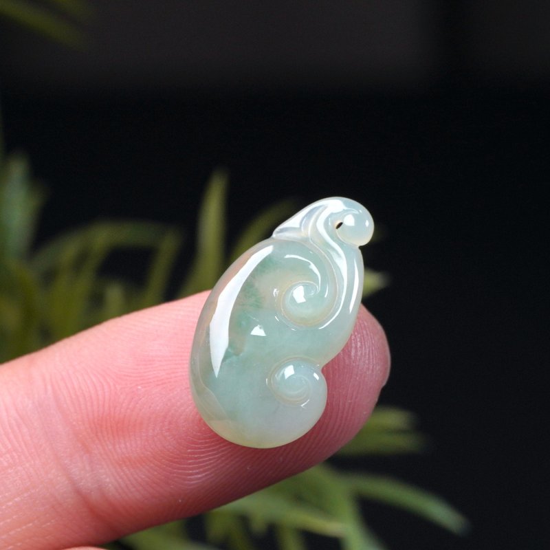 【願い‧万事意のままに】アイスジェイド 緑色翡翠 如意 | ルース | 天然ミャンマー産ジェイダイトA貨 | ギフト - チャーム - 翡翠 グリーン