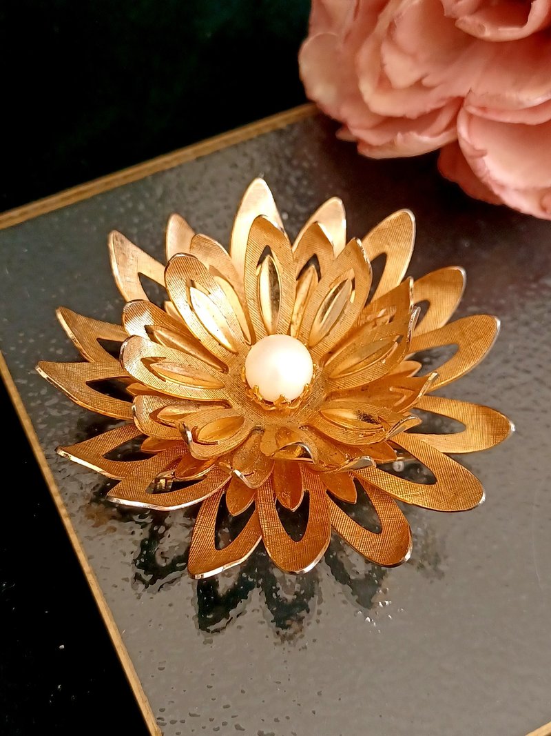 vintage jewelry Sarah cov   金色立體珍珠金盞花 別針 - 胸針 - 其他金屬 