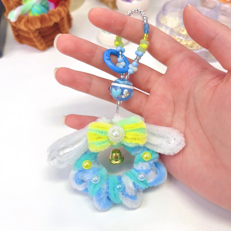 Wishing Floral Wreath Charm - เข็มกลัด - วัสดุอื่นๆ สีเขียว