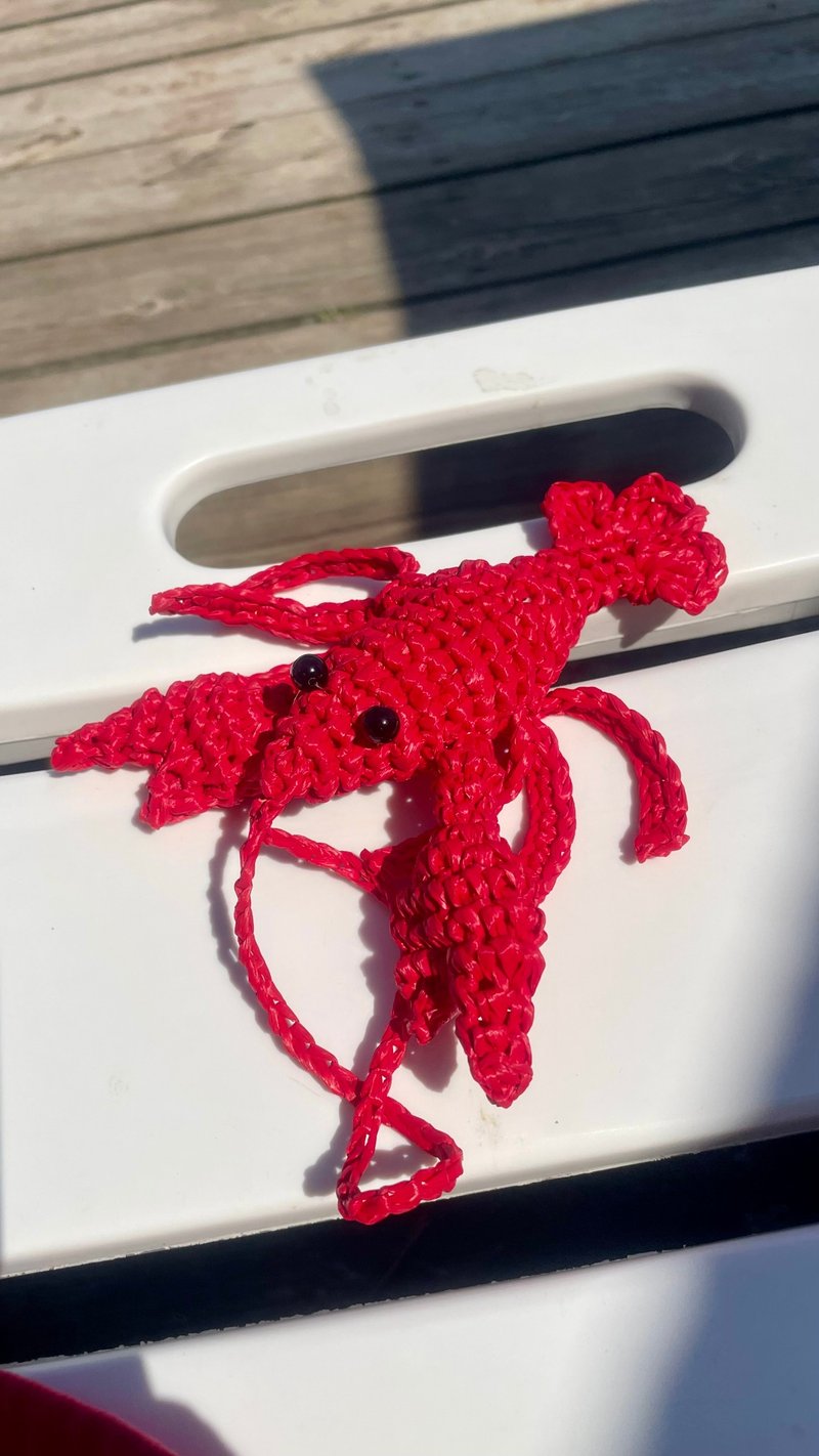 Hot Chili Raffia Lobster Bag Charm, crochet lobster pendant - 吊飾/掛飾 - 聚酯纖維 紅色