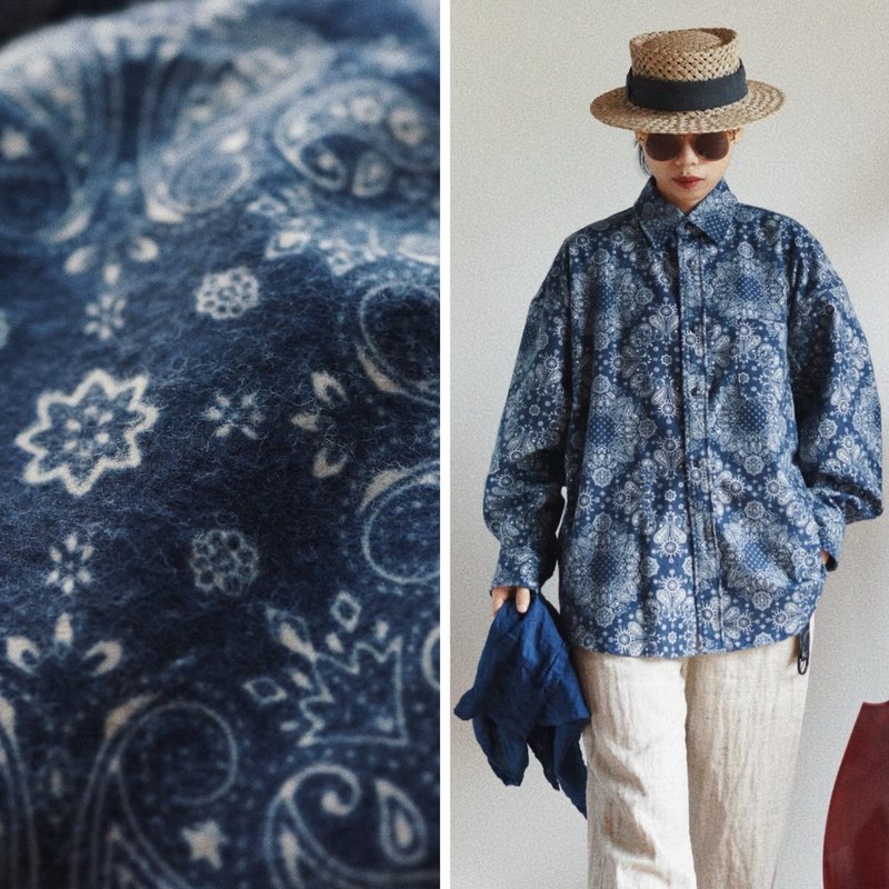 Japanese dark blue and white porcelain paisley retro long-sleeved shirt cashew flower brushed cotton pocket style - Women's Shirts - Cotton & Hemp Blue