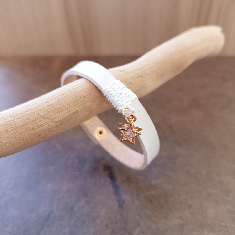 White Leather Bracelet with Gold Dangle Star Charm, Minimalist Summer Women Cuff - 手鍊/手環 - 真皮 白色
