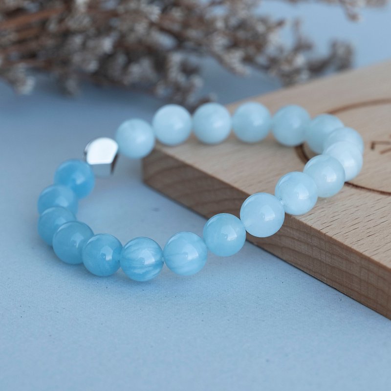Milky Aquamarine genuine gemstones bracelet friend gift for her March birthstone - สร้อยข้อมือ - คริสตัล สีน้ำเงิน