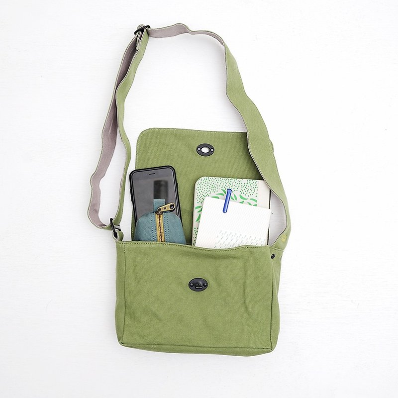 Mushroom MOGU/Canvas Messenger Bag/May Matcha Green - กระเป๋าแมสเซนเจอร์ - ผ้าฝ้าย/ผ้าลินิน สีเขียว