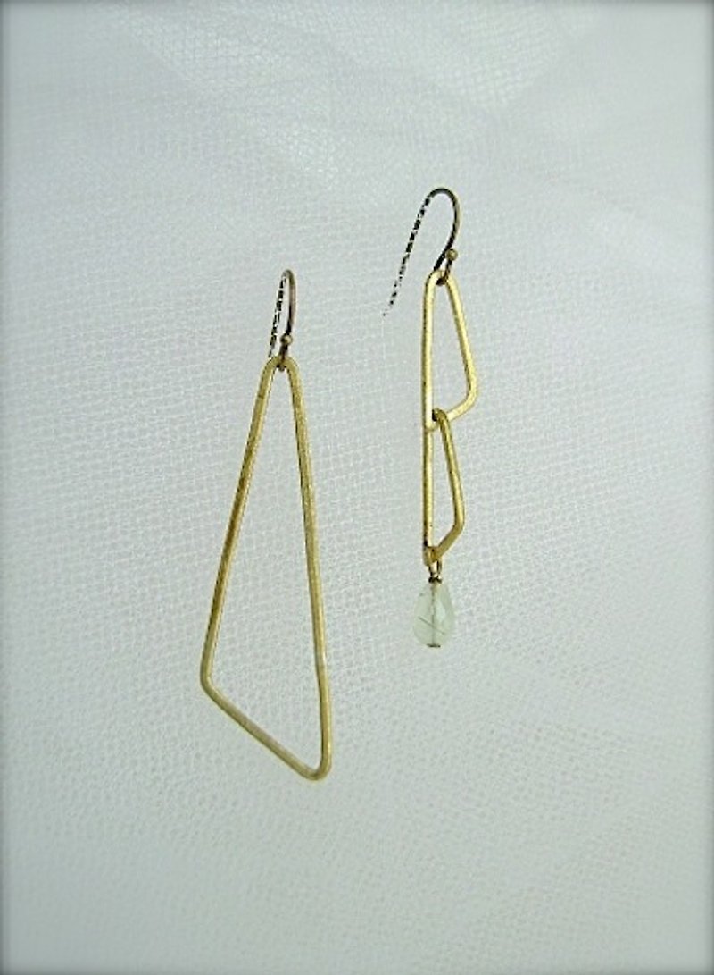 Earrings triangle and prehnite - ต่างหู - โลหะ สีทอง