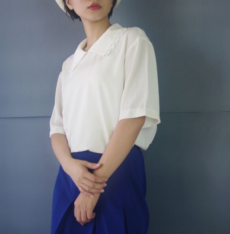 Treasure Hunting Vintage - Lace Collar Vintage White Shirt - เสื้อเชิ้ตผู้หญิง - เส้นใยสังเคราะห์ ขาว