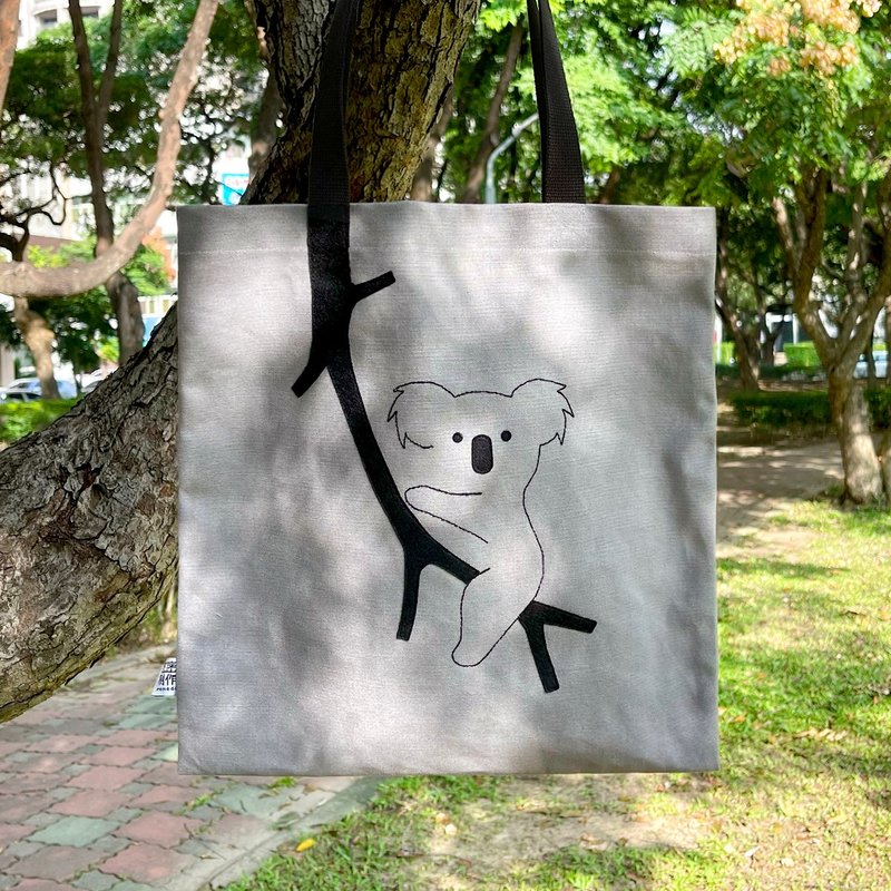 [Pattern is not printing] Koala hugging tree, canvas bag - กระเป๋าแมสเซนเจอร์ - ผ้าฝ้าย/ผ้าลินิน สีเทา