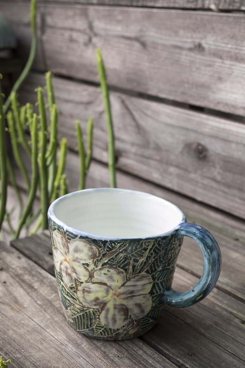 Frangipani Handmade Coffee Cup_Pottery Mug - แก้วมัค/แก้วกาแฟ - ดินเผา สีน้ำเงิน