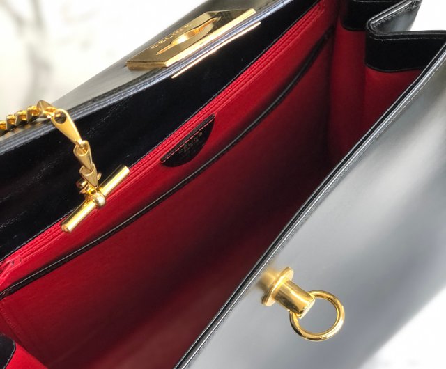 日本直送名牌中古包】 CELINE マンテルチェーンレザー