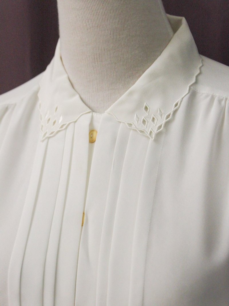 復古日本製典雅幾何圖形刺繡鏤空翻領白色寬鬆長袖古著襯衫 - 恤衫 - 聚酯纖維 白色