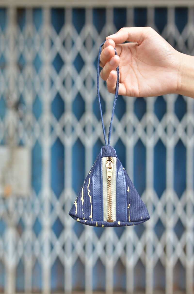 Rain Canvas Triangular Pouch - 零錢包/小錢包 - 其他材質 藍色