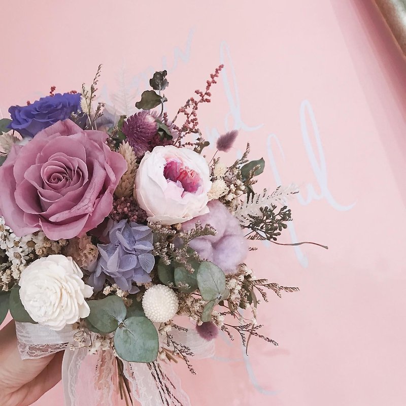 ロマンチックなパープルの不滅の花の花束、ブライダルブーケ、新郎のためのギフトコサージュ - ドライフラワー・ブーケ - 陶器 ピンク