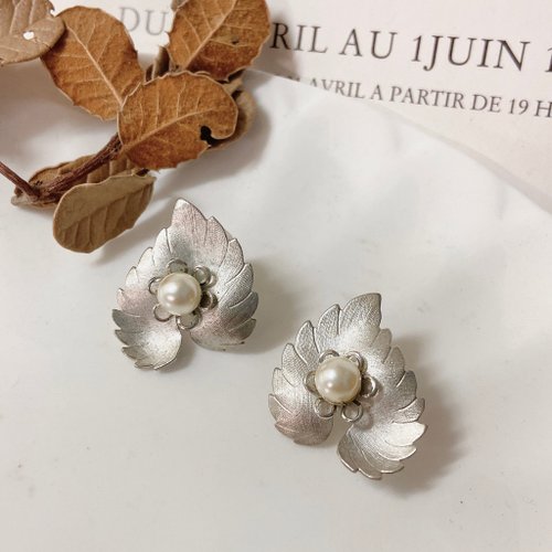 挪亞方舟古董飾品 Vintage Jewelry 【西洋古董飾品】光澤感銀 掐絲紋 花卉珍珠感 葉片紋理 耳環耳夾