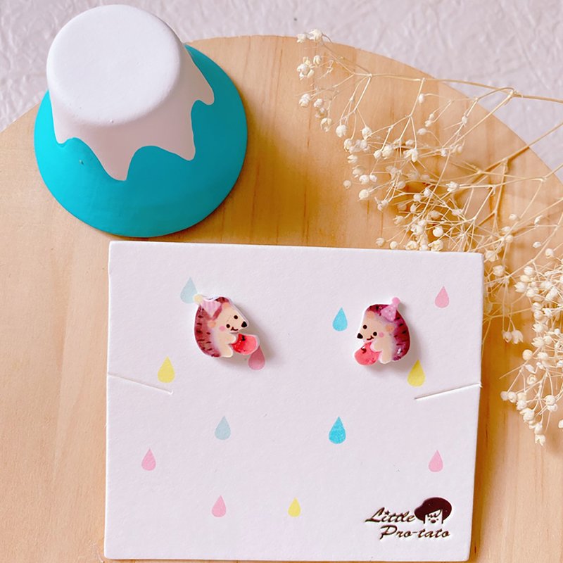 Autumn and winter new fashion hedgehog hug apple earrings - ต่างหู - เรซิน 