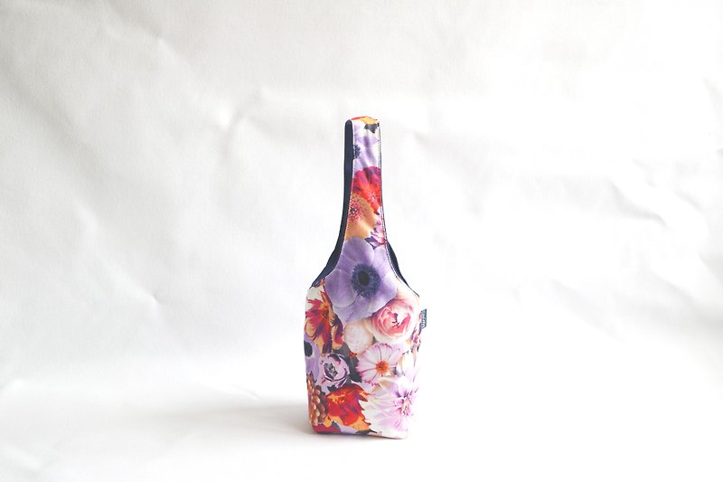 MaryWil雙面環保杯套飲料提袋-夏日紫花 - 杯袋/飲料提袋 - 紙 多色