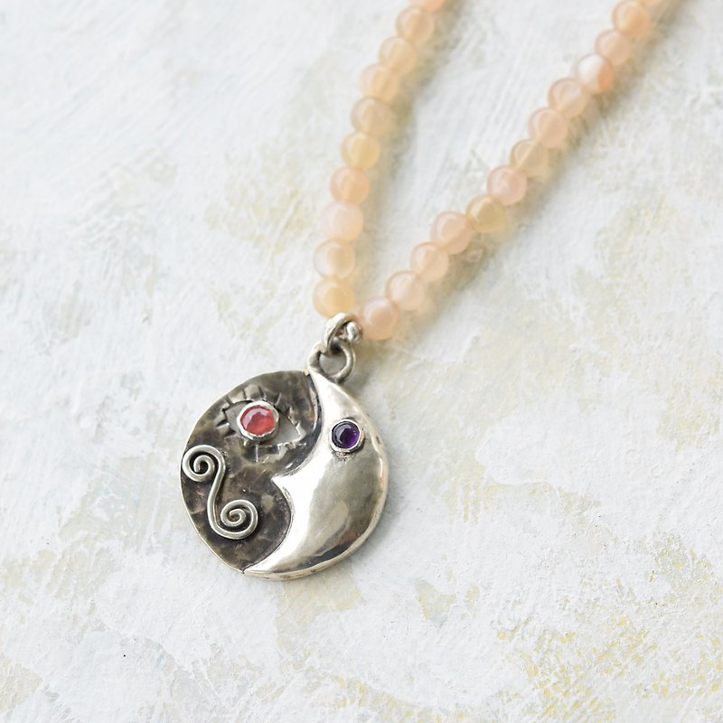 925 Silver Sapphire and Amethyst Moon Pendant Necklace - สร้อยคอ - เครื่องเพชรพลอย หลากหลายสี