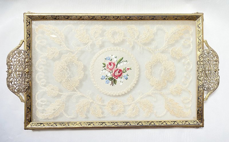 [Good Day Fetish] French hand-embroidered rose thick glass gorgeous Bronze embossed lace tray jewelry - ของวางตกแต่ง - ทองแดงทองเหลือง หลากหลายสี