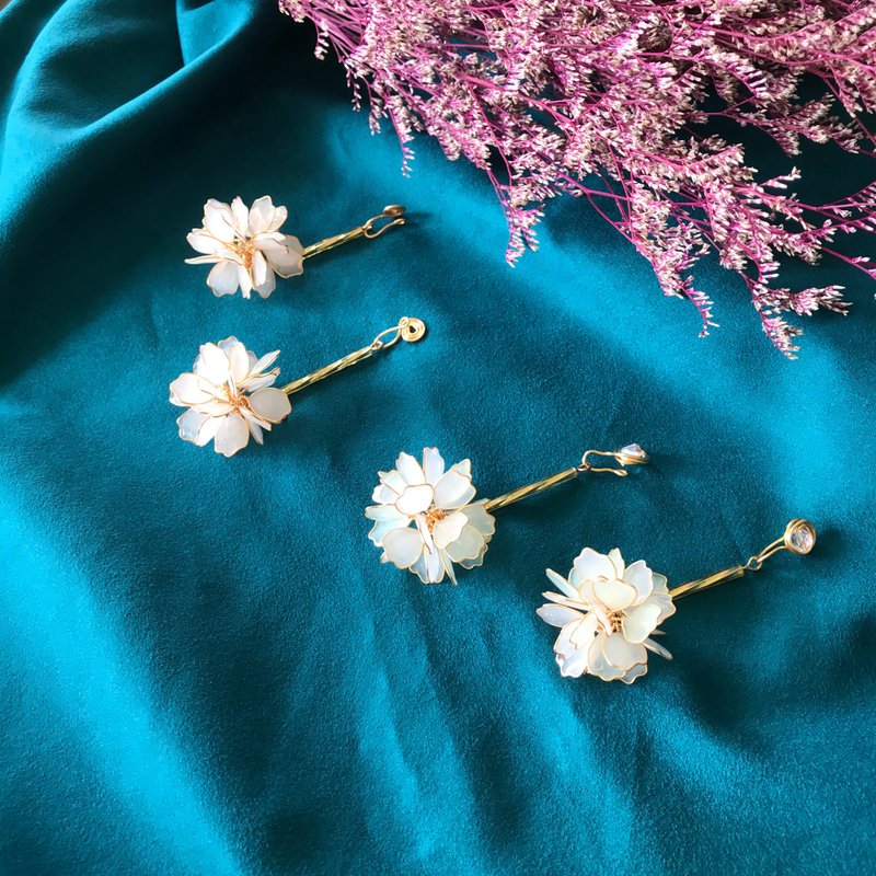 日之華-一對- 甜蜜花球系列 變色 垂墜款 耳環 樹脂花球 接單製作 - 耳環/耳夾/耳骨夾 - 樹脂 白色