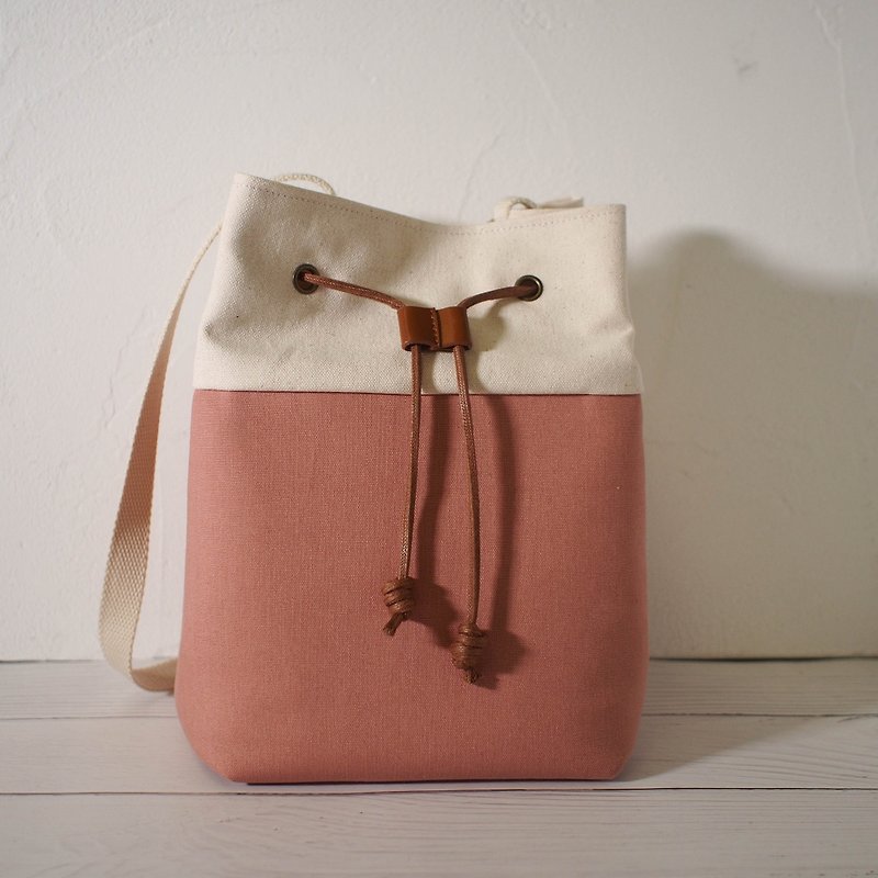 Traveler series crossbody bag/bucket bag/canvas shoulder bag/berry powder/in stock - กระเป๋าแมสเซนเจอร์ - ผ้าฝ้าย/ผ้าลินิน สึชมพู