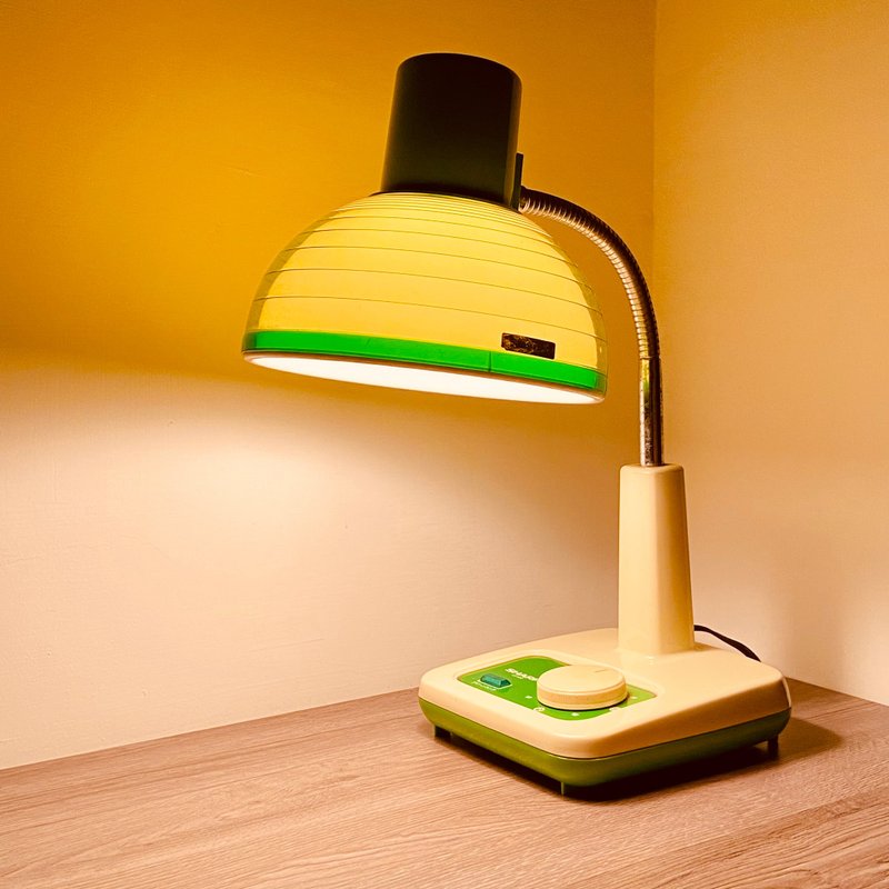 Sharp - Showa period yellow-green color shell table lamp - Lighting - Plastic Green