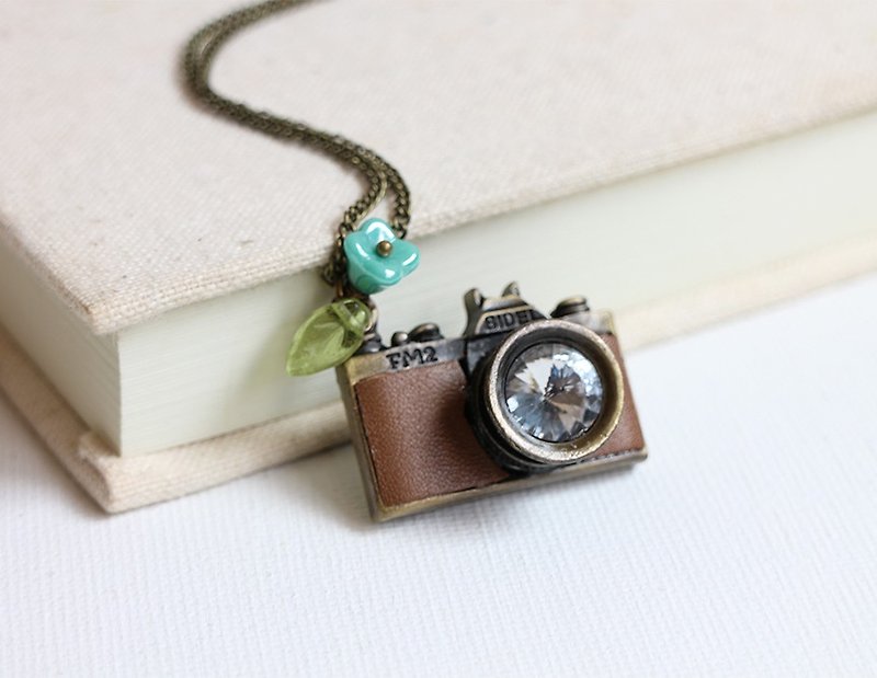 Leather camera necklace romantic spring - Necklaces - Other Metals Khaki