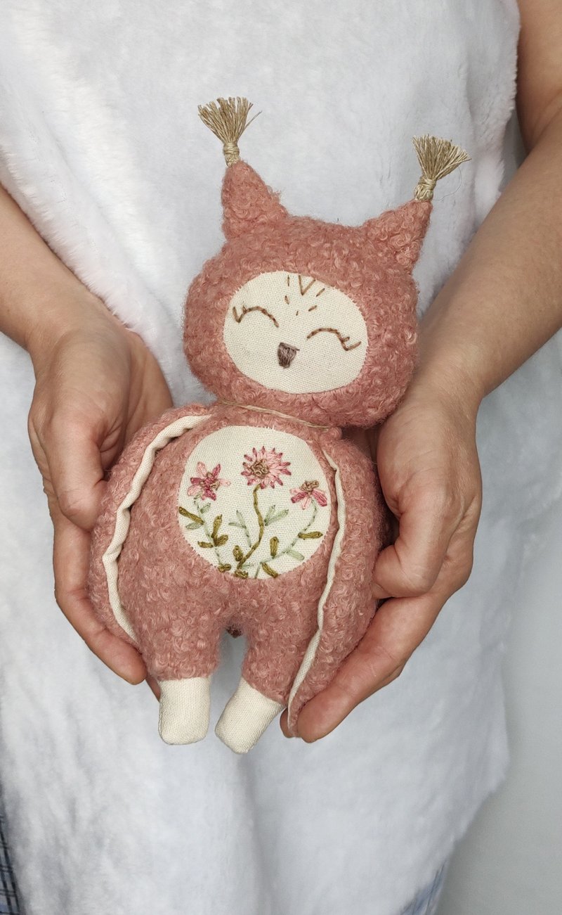 This beautiful owl is completely handmade and a true one of - 寶寶/兒童玩具/玩偶 - 羊毛 多色