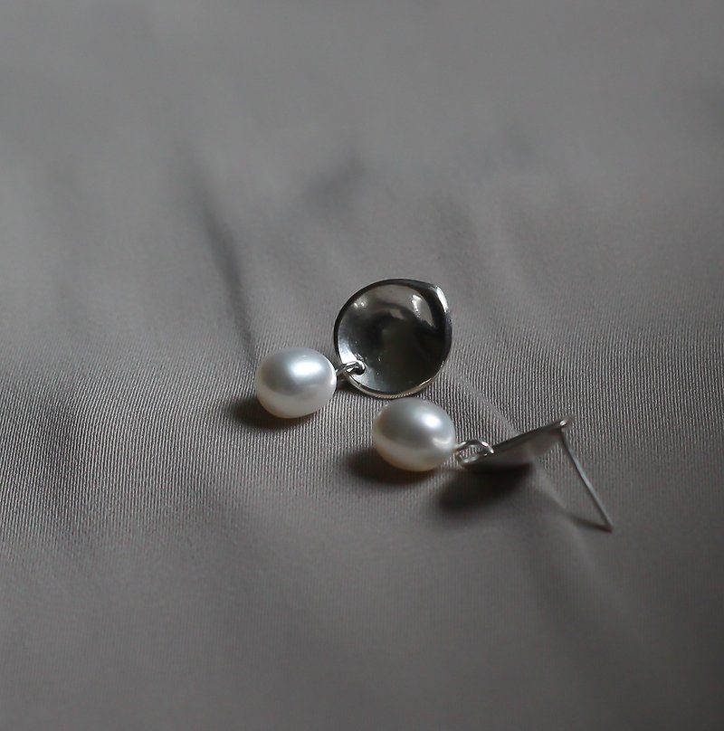 Heart shape natural freshwater pearl stud earrings / gift wrapping - ต่างหู - ไข่มุก ขาว
