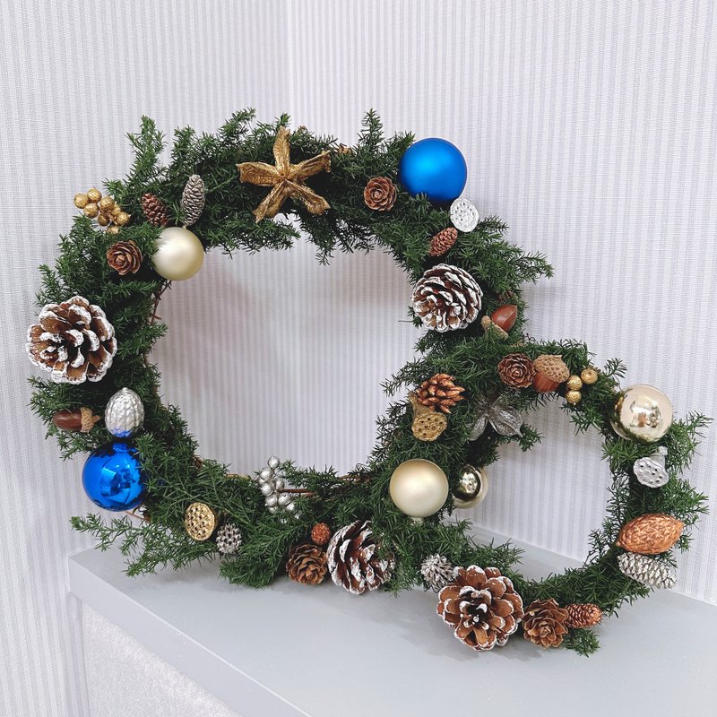 Christmas wreath. Dry wreath. Flower gift. Christmas. Everlasting Cedar Hand-Tied Christmas Wreath - Dried Flowers & Bouquets - Plants & Flowers 