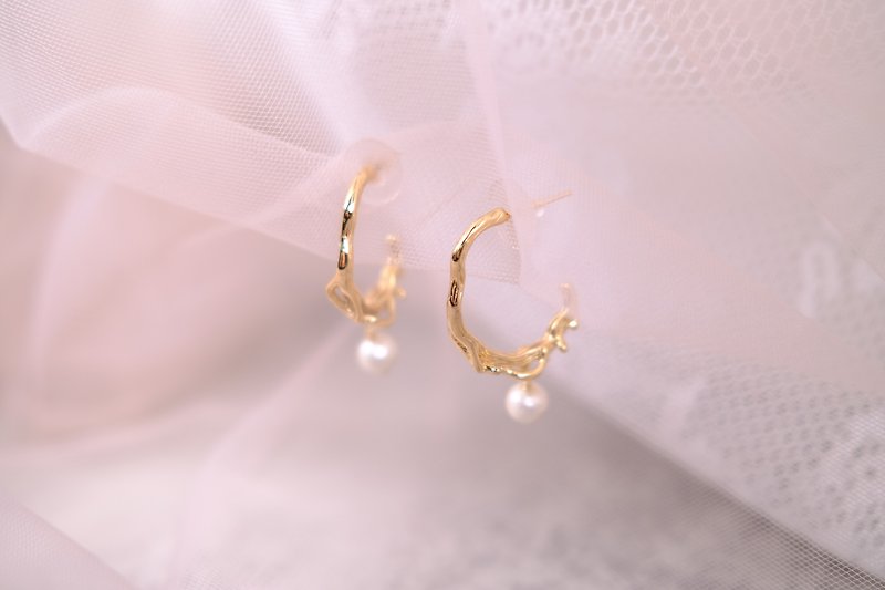 Lakeside Moon Shadow Classic Elegant Pearl Drop C-shaped Earrings - Earrings & Clip-ons - Pearl Gold