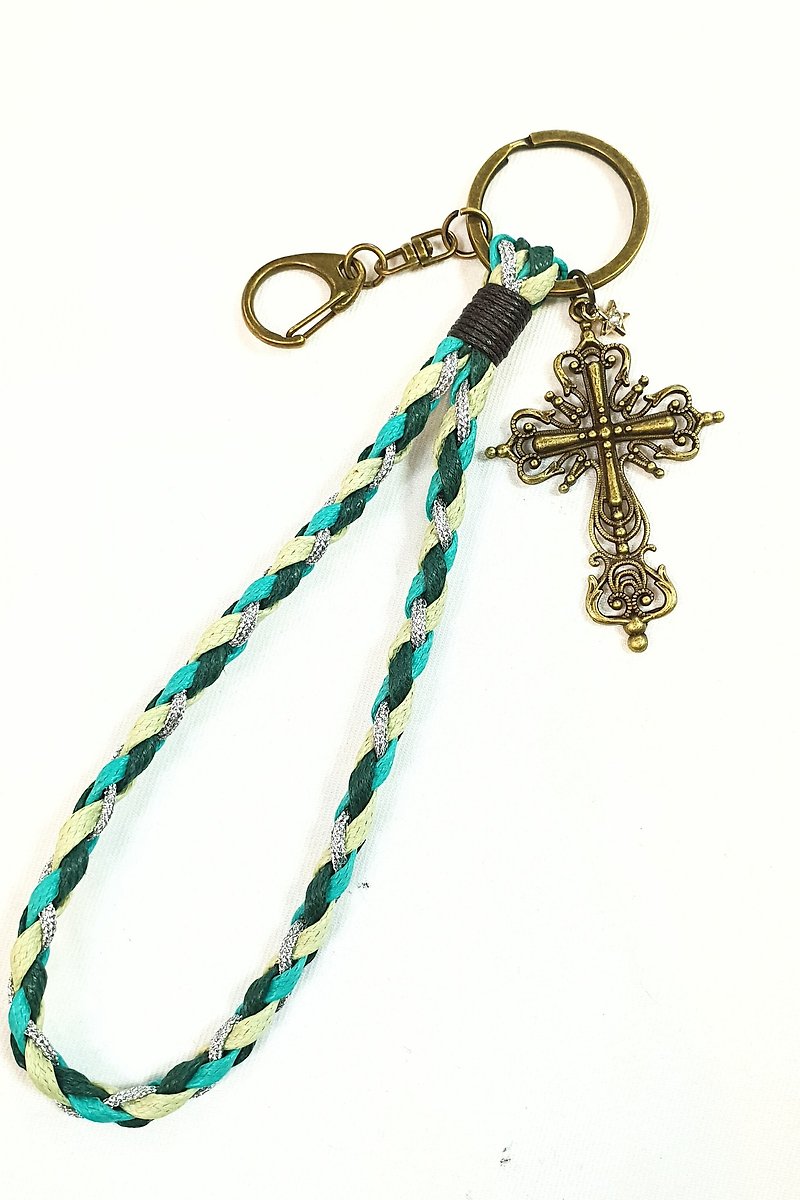 Paris*Le Bonheun. Weaving the key ring with wax thread. cross - Keychains - Other Metals Green
