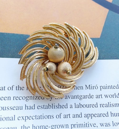 老時光角落 Vintage Jewelry 西洋古董飾品 立體 金色調 旋轉 珠果 別針