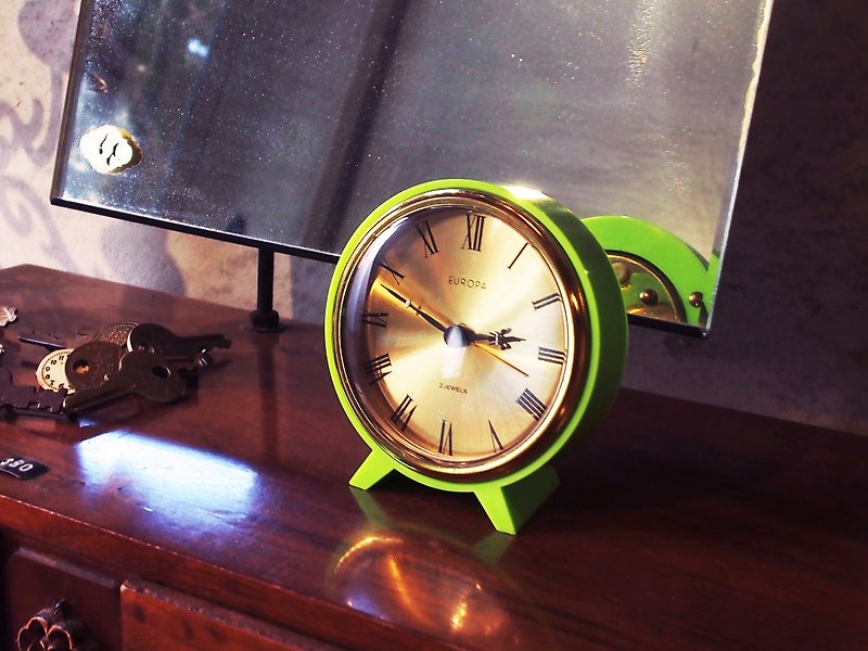 EUROPA 古董 機械式 德國可愛小鐘 綠色 - 時鐘/鬧鐘 - 其他金屬 綠色