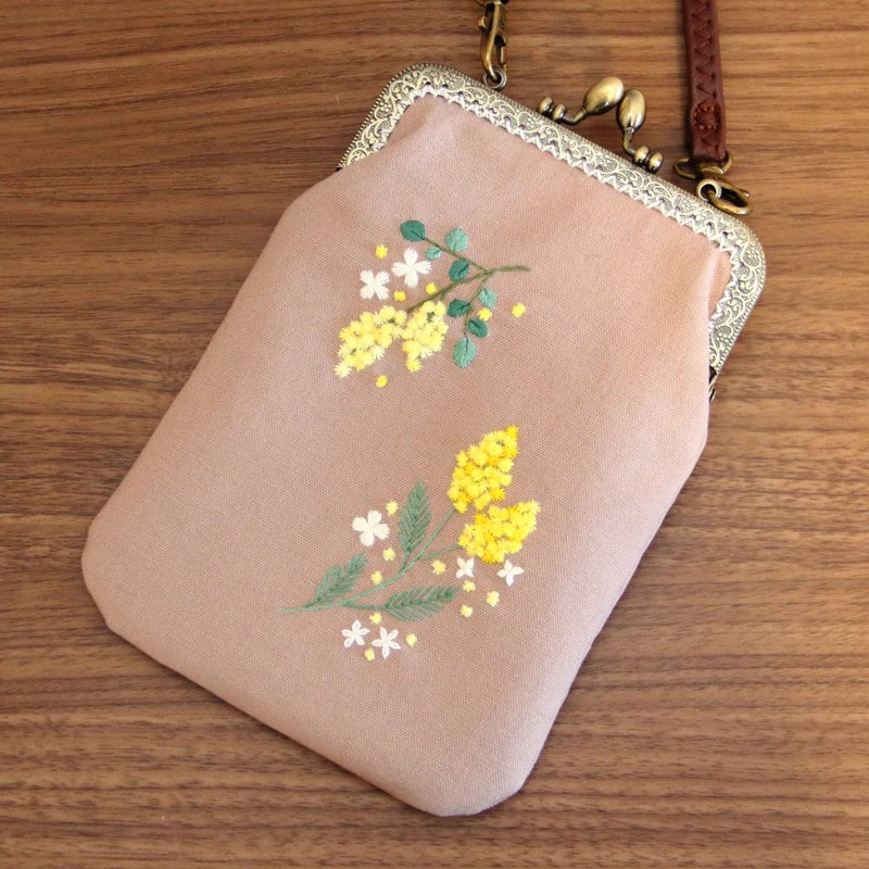 スマホポーチ　がまぐち　手刺繍　ミモザ - 化妝包/收納袋 - 繡線 