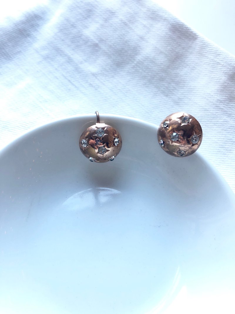 Vintage Rose Gold Dome Earrings with Clear Crystal - 耳環/耳夾/耳骨夾 - 銅/黃銅 金色