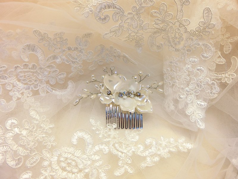 戴上幸福的飾 嬌若春花系列-新娘髮梳.法國梳.自助婚禮-小嬌 - 髮飾 - 其他金屬 白色