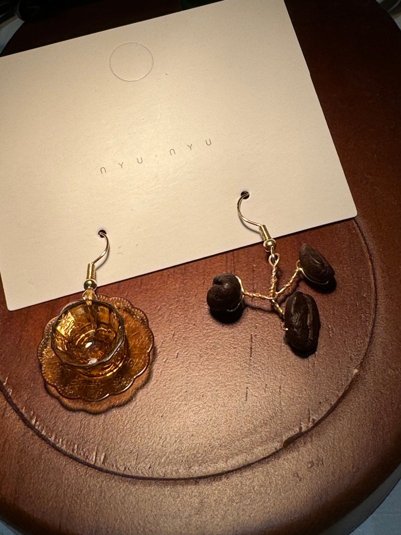 咖啡師的最愛 咖啡豆耳環 - 耳環/耳夾/耳骨夾 - 壓克力 咖啡色