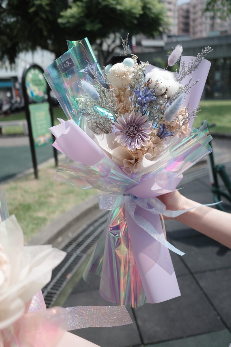 Graduation Bouquet | Medium-sized Bouquet [Charming-Purple] - Graduation Gift/Dried Flowers - ช่อดอกไม้แห้ง - พืช/ดอกไม้ สีม่วง