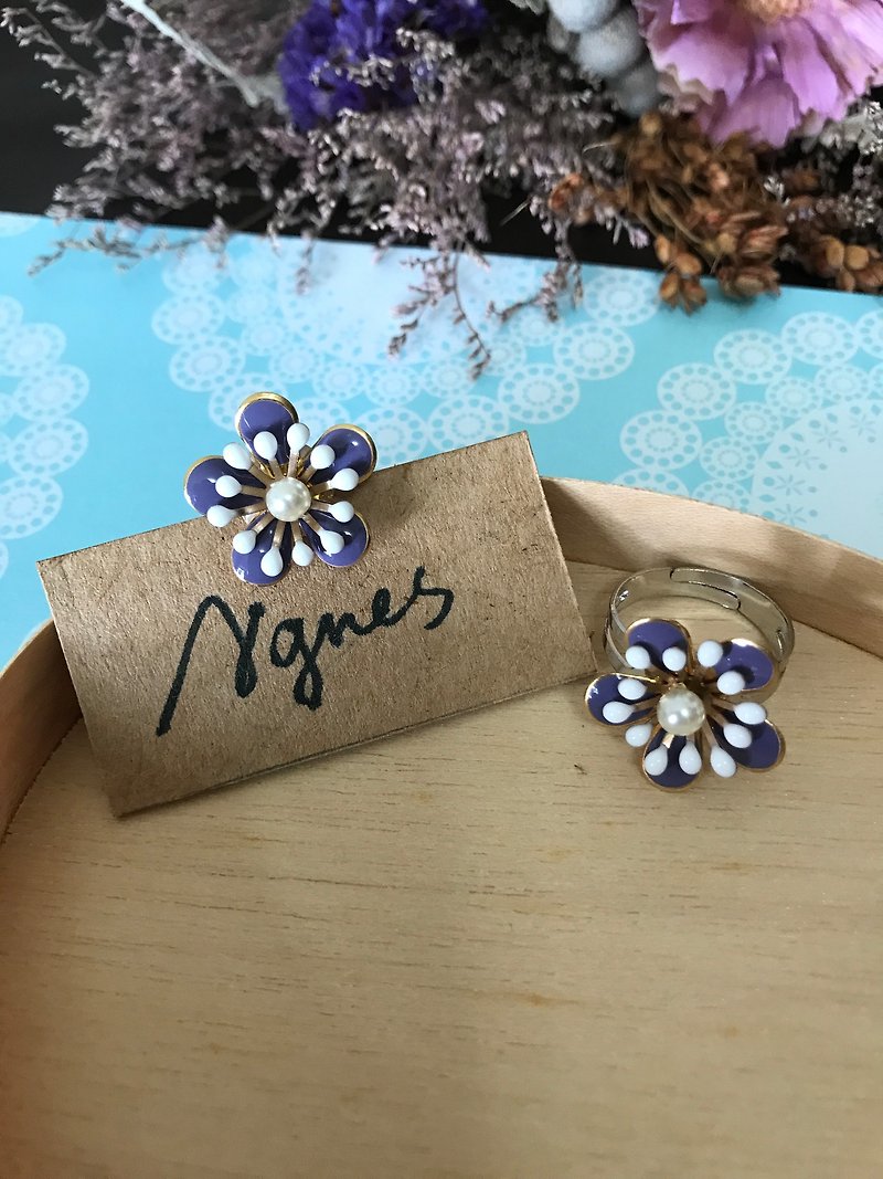 Agnes loves ginus flower earrings - Earrings & Clip-ons - Other Metals Purple